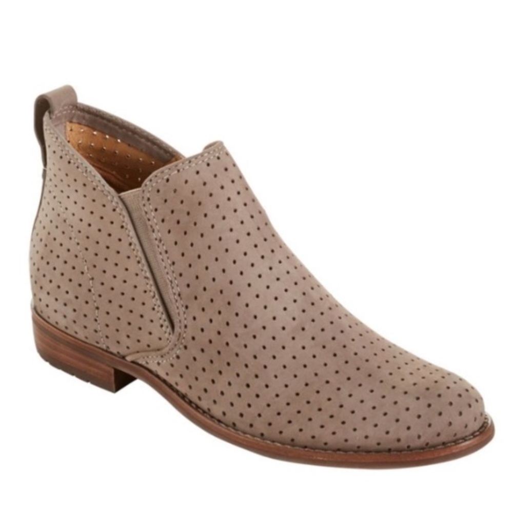 L.L. Bean Women's Nubuck Leather Westport Perforated Ankle Boots‎